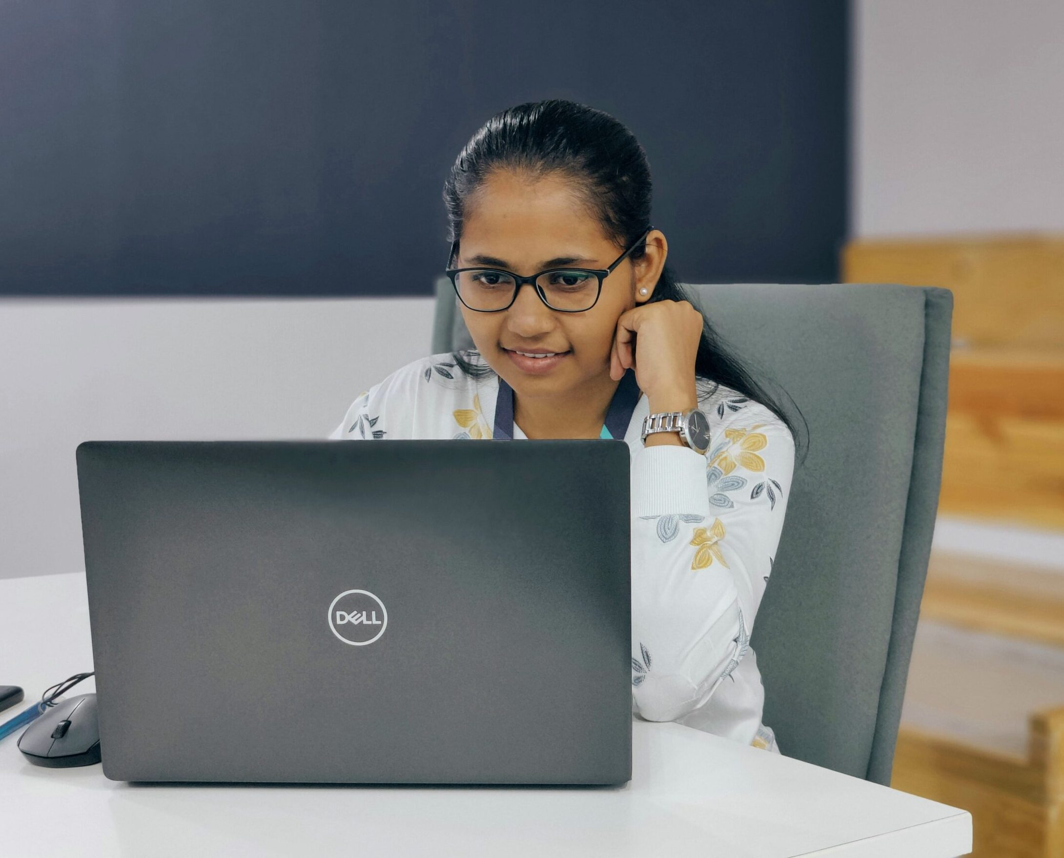 Indische ERP Spezialistin, die als IT-Fachkraft aus dem Ausland rekrutiert wurde